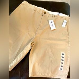 New with Tags Men’s shorts. size 38